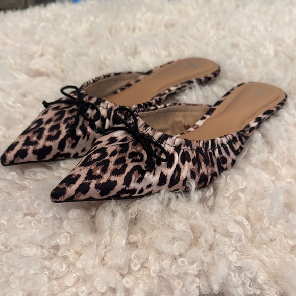 Leopard Print Women's Shoes - Picture 2 of 8